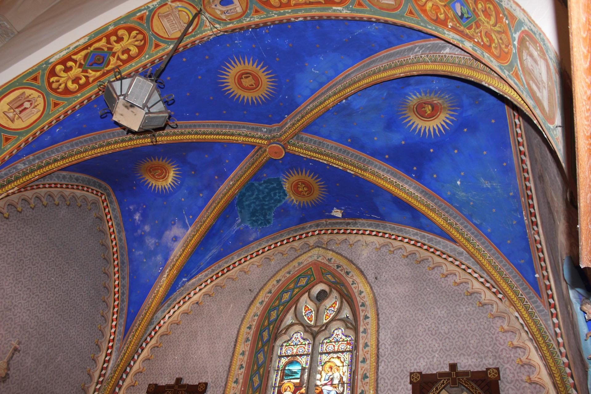 Plafond peint d une chapelle laterale